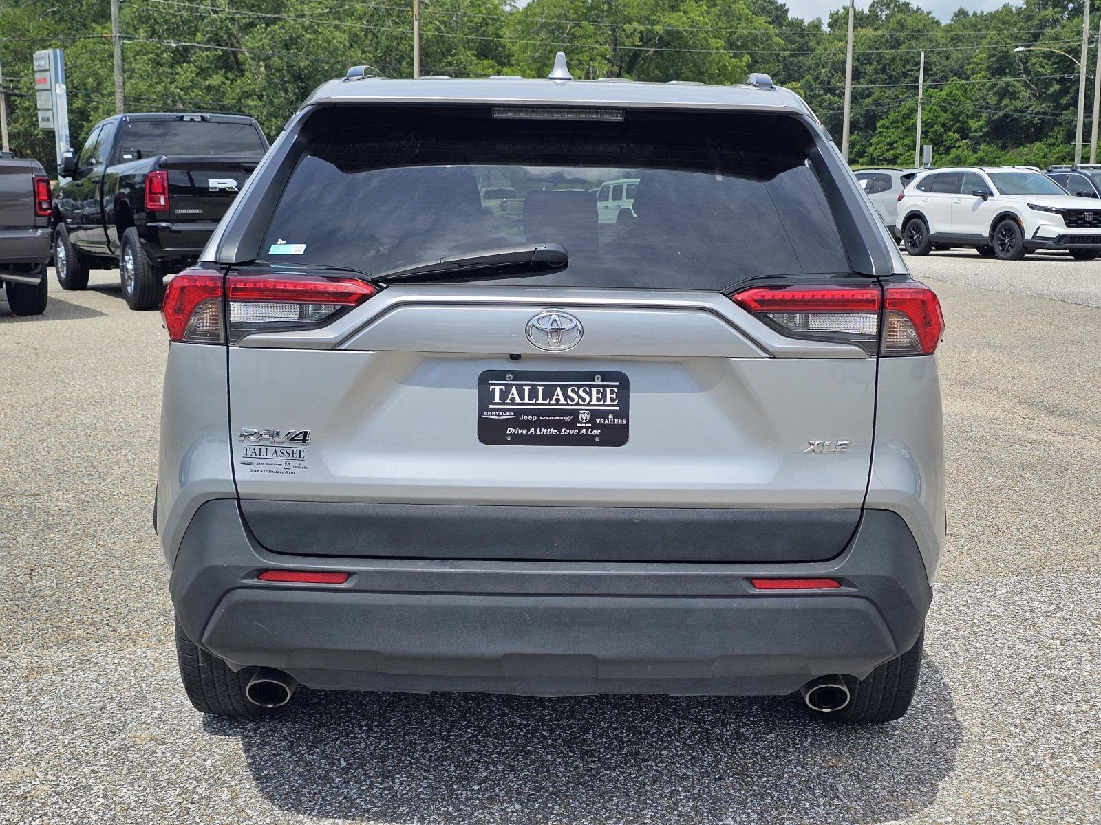 Used 2021 Silver Toyota XLE image 11