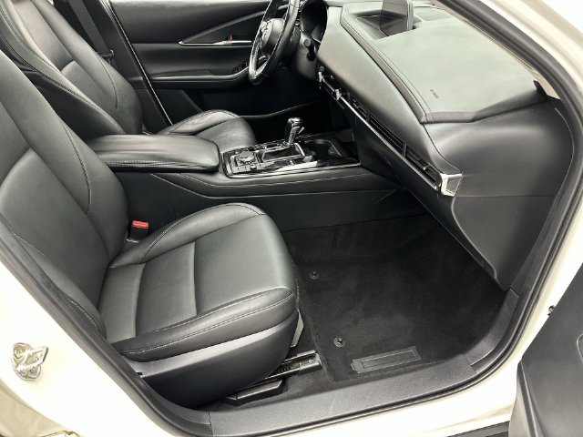 Used 2021 White Mazda Preferred image 24