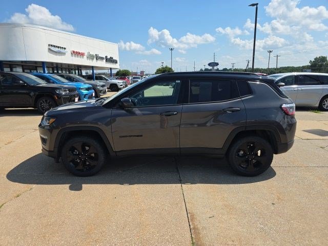Certified Used 2019 Granite Crystal Metallic Clearcoat Jeep Altitude image 4