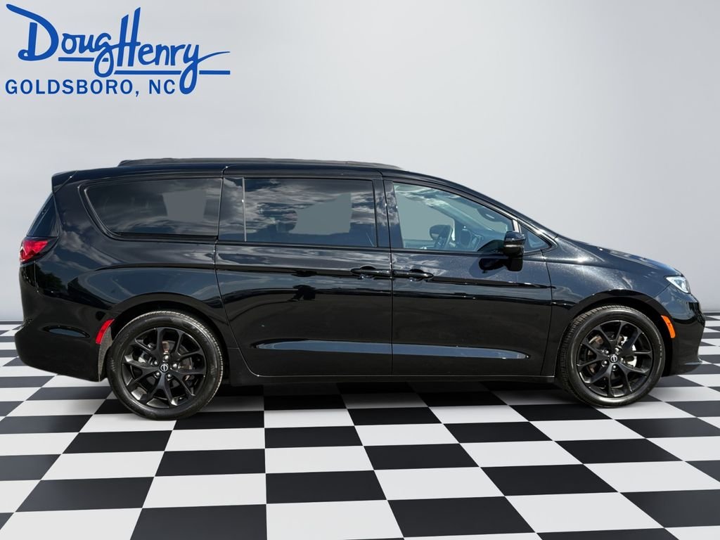 Used 2025 Black Chrysler Limited image 6