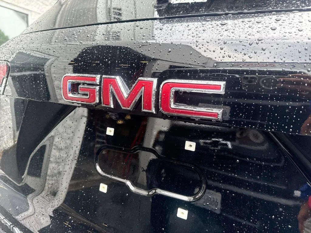 New 2027 Ebony Twilight Metallic GMC Elevation image 26
