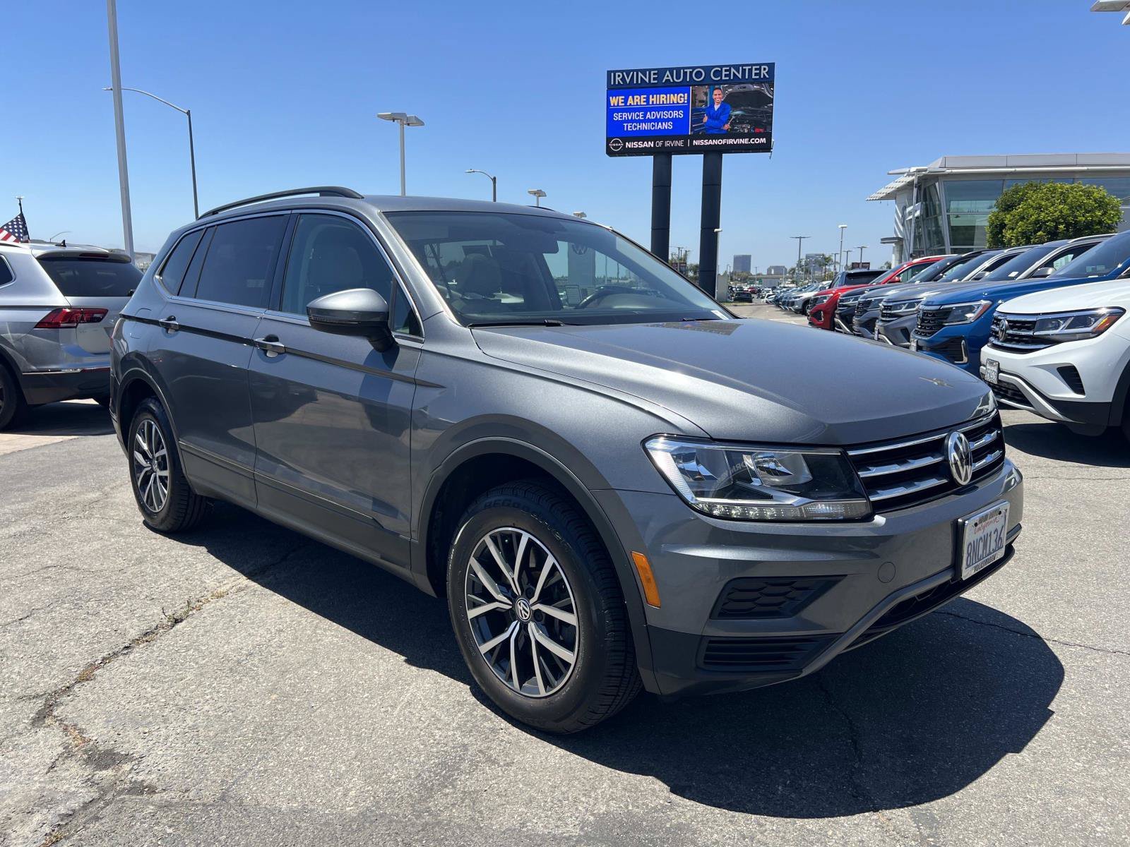 Used 2019 Platinum Gray Metallic Volkswagen SE image 29
