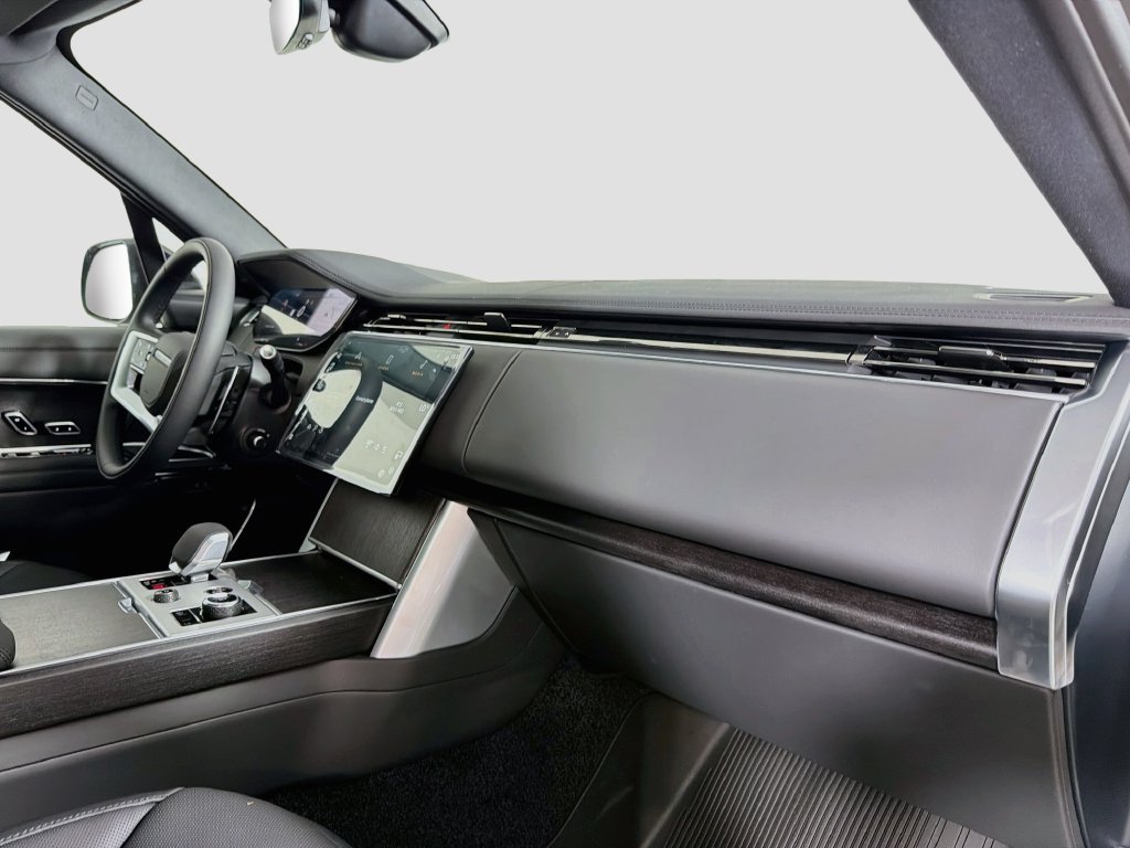 New 2027 Carpathian Grey Land Rover SE image 31
