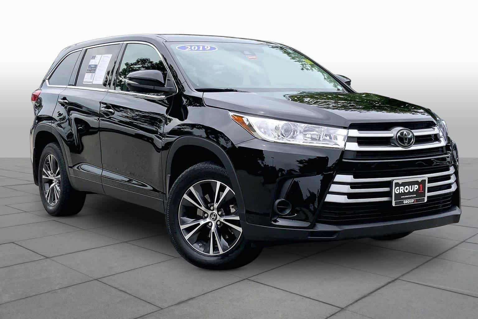 Used 2019 Midnight Black Metallic Toyota LE image 3