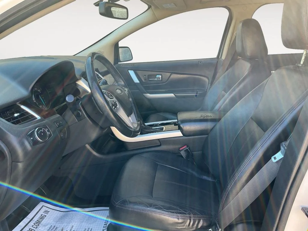 Used 2011 White Ford Limited image 11