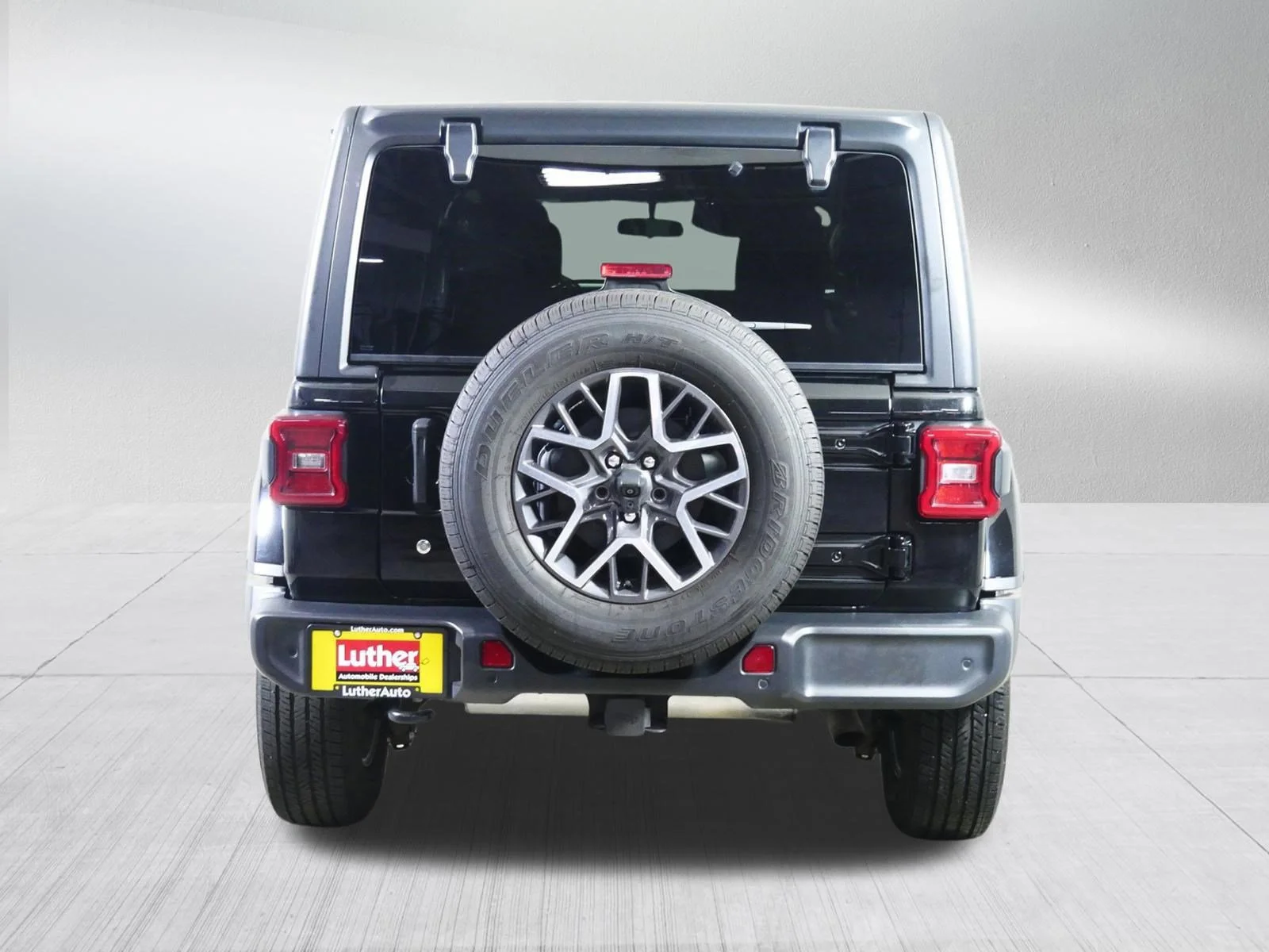 Used 2019 Black Clearcoat Jeep Sahara image 6