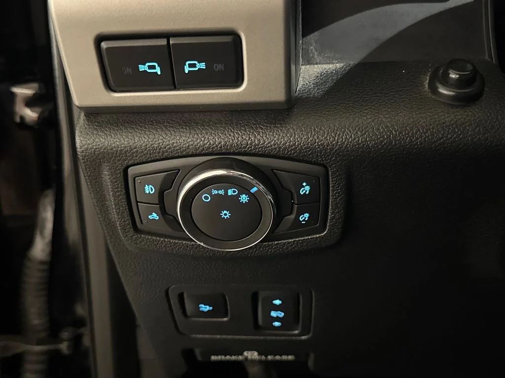 Used 2017  Ford Lariat image 22