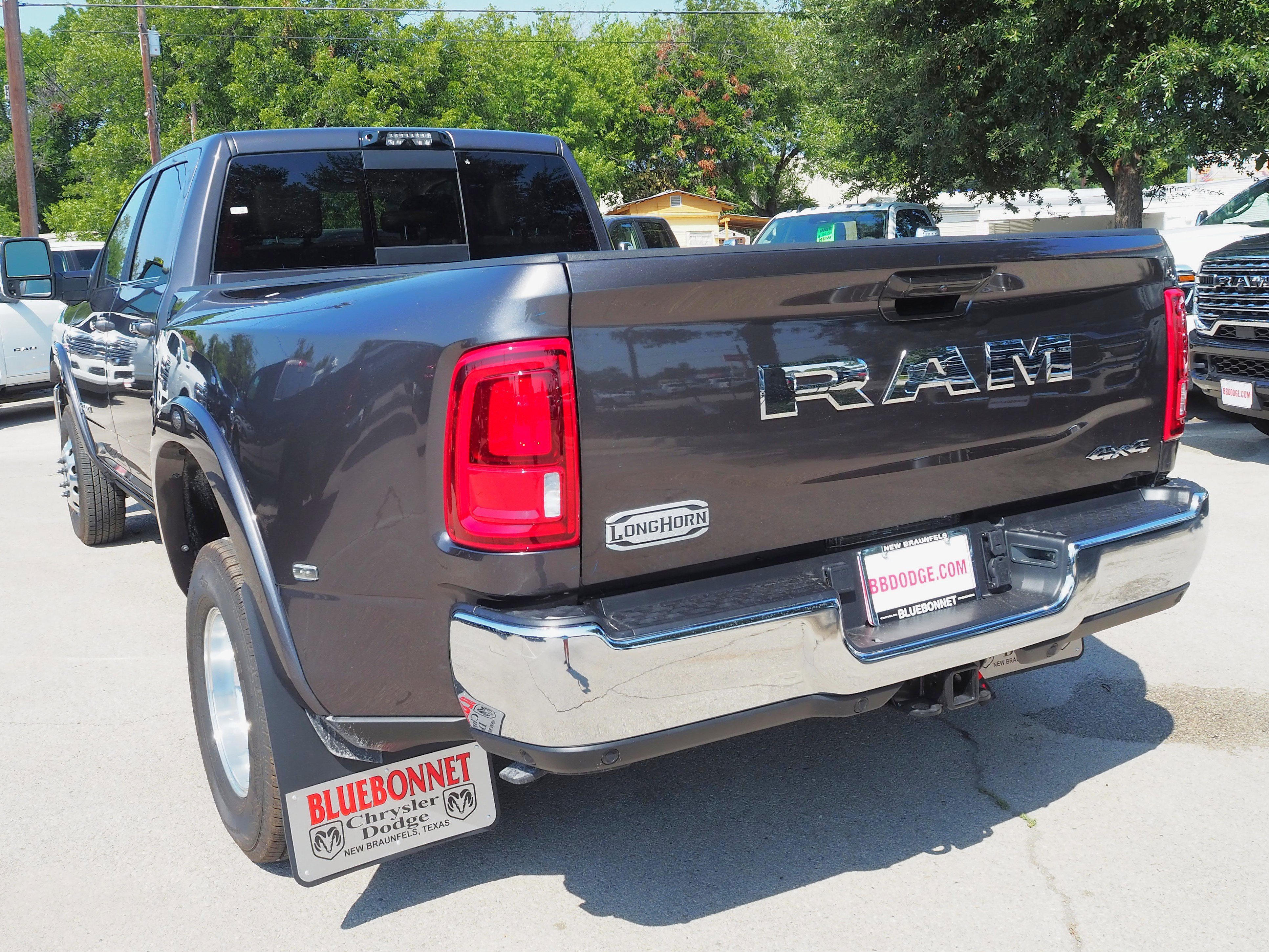 New 2026 Granite Crystal Metallic Clear-Coat Exterior Paint RAM Longhorn image 9