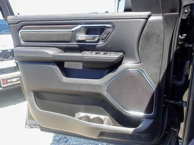 New 2026 Diamond Black Crystal Pearl-Coat Exterior Paint RAM Laramie image 17
