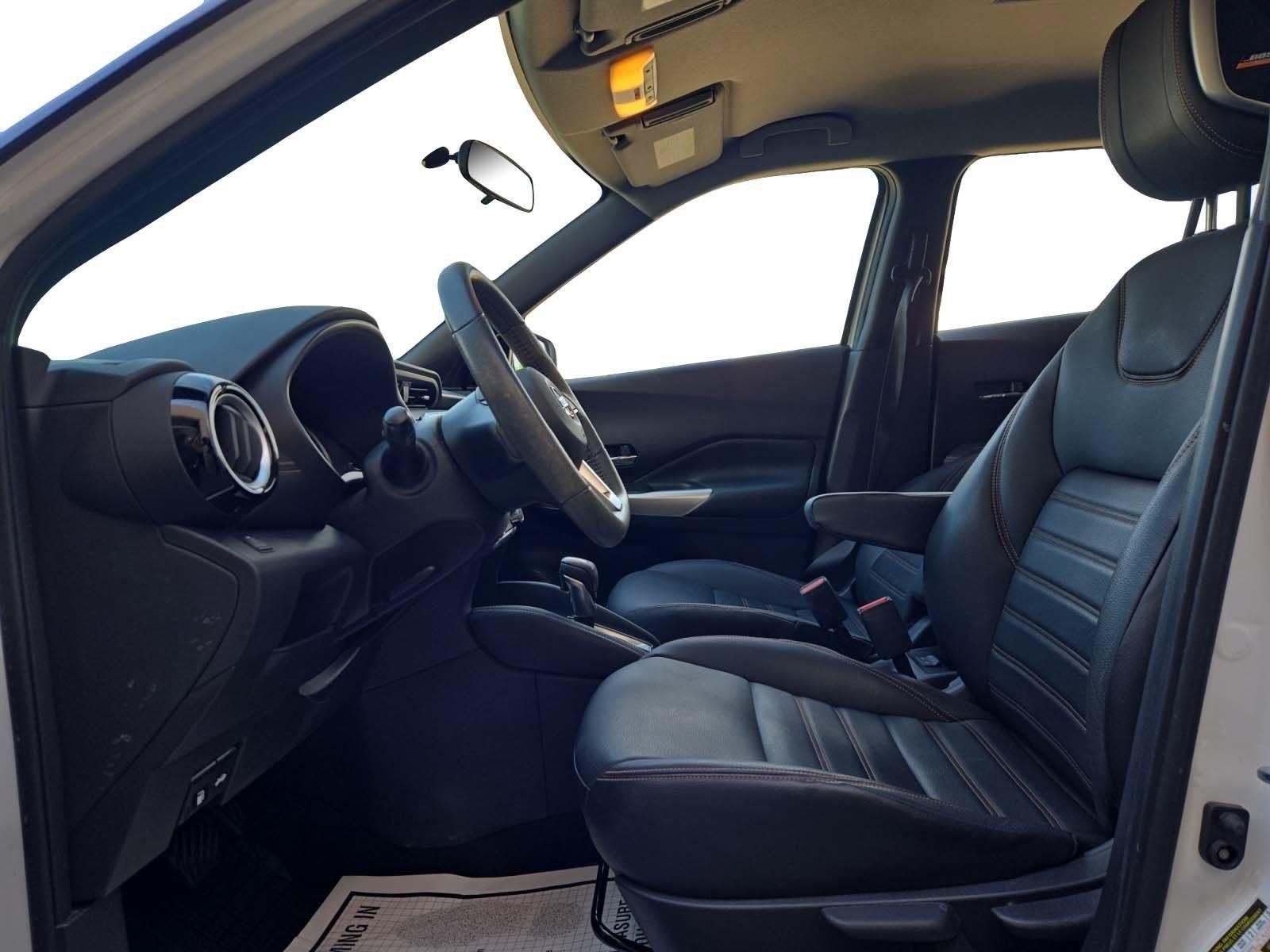 Used 2019 Aspen White Nissan SR image 12