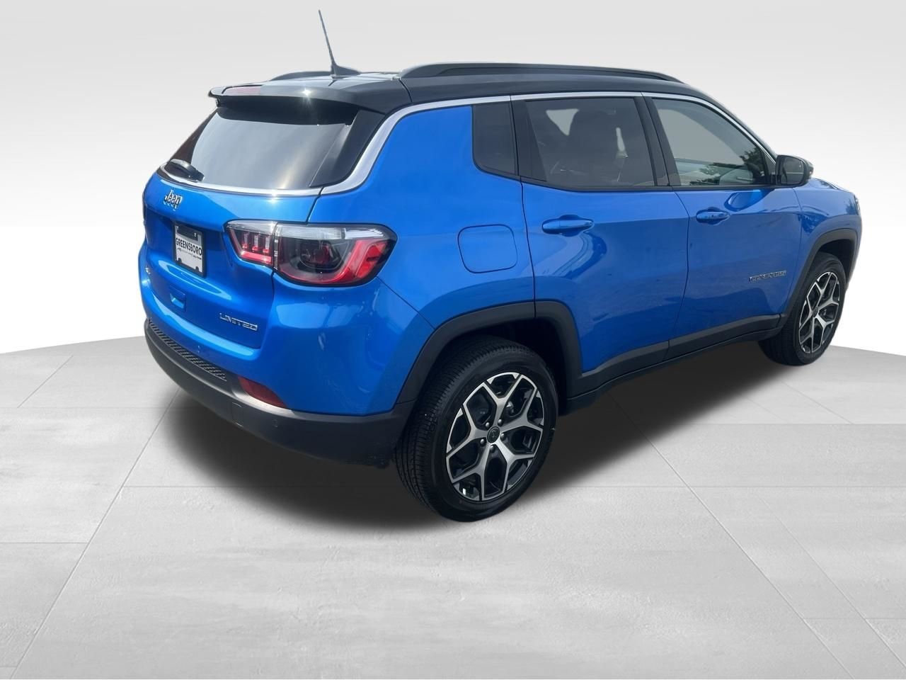 New 2026 Hydro Blue Pearl-Coat Exterior Paint Jeep Limited image 5