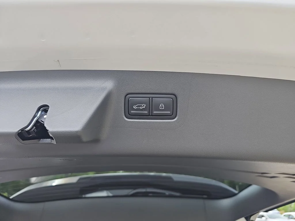 Used 2025 Silver Hyundai SEL image 13