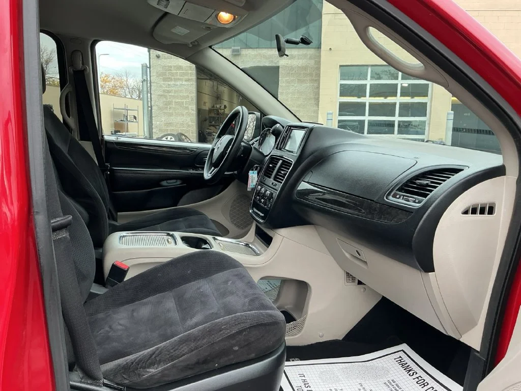 Used 2014 Red Dodge SXT image 30