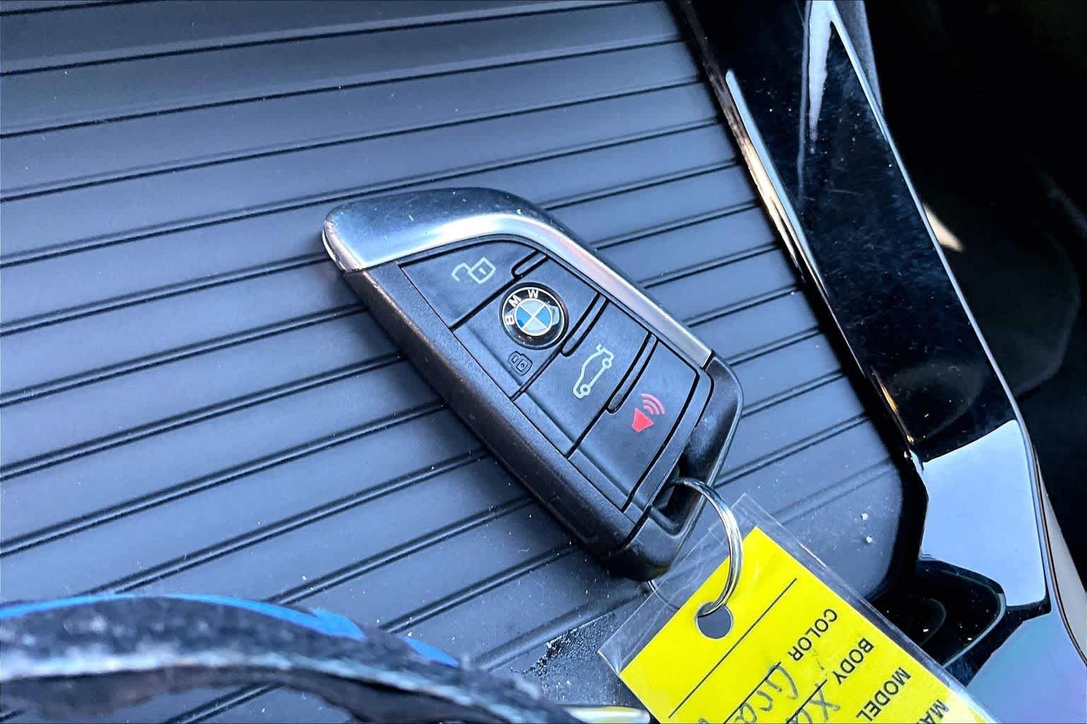 Used 2024 Dark Graphite Metallic BMW xDrive30i image 12