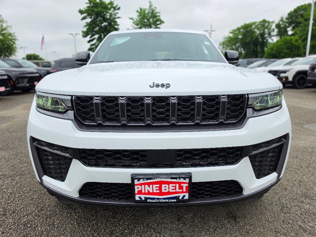 New 2026 Bright White Clear-Coat Exterior Paint Jeep Altitude image 7