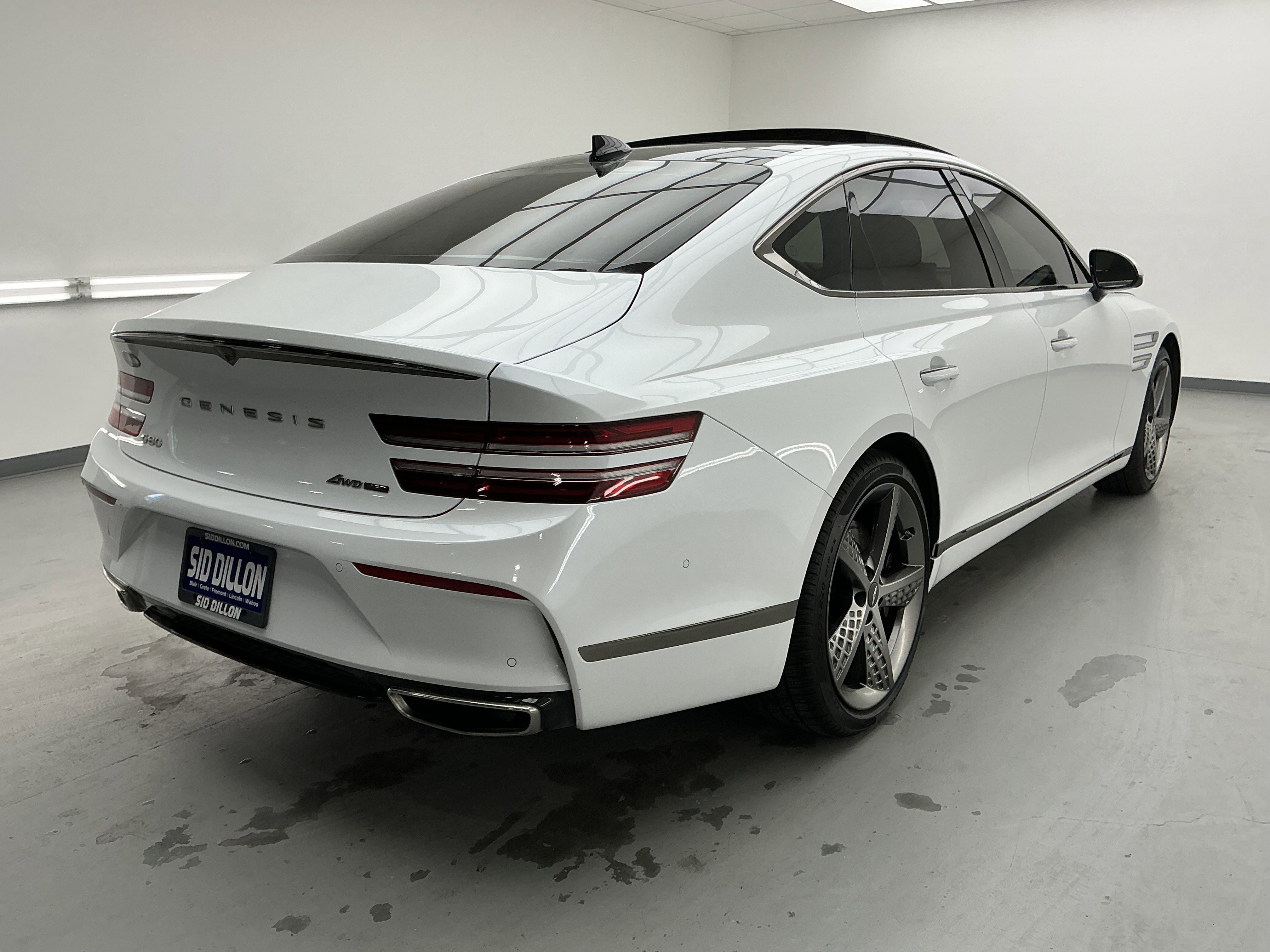 Certified Used 2024 Uyuni White Genesis 3.5T Sport image 4