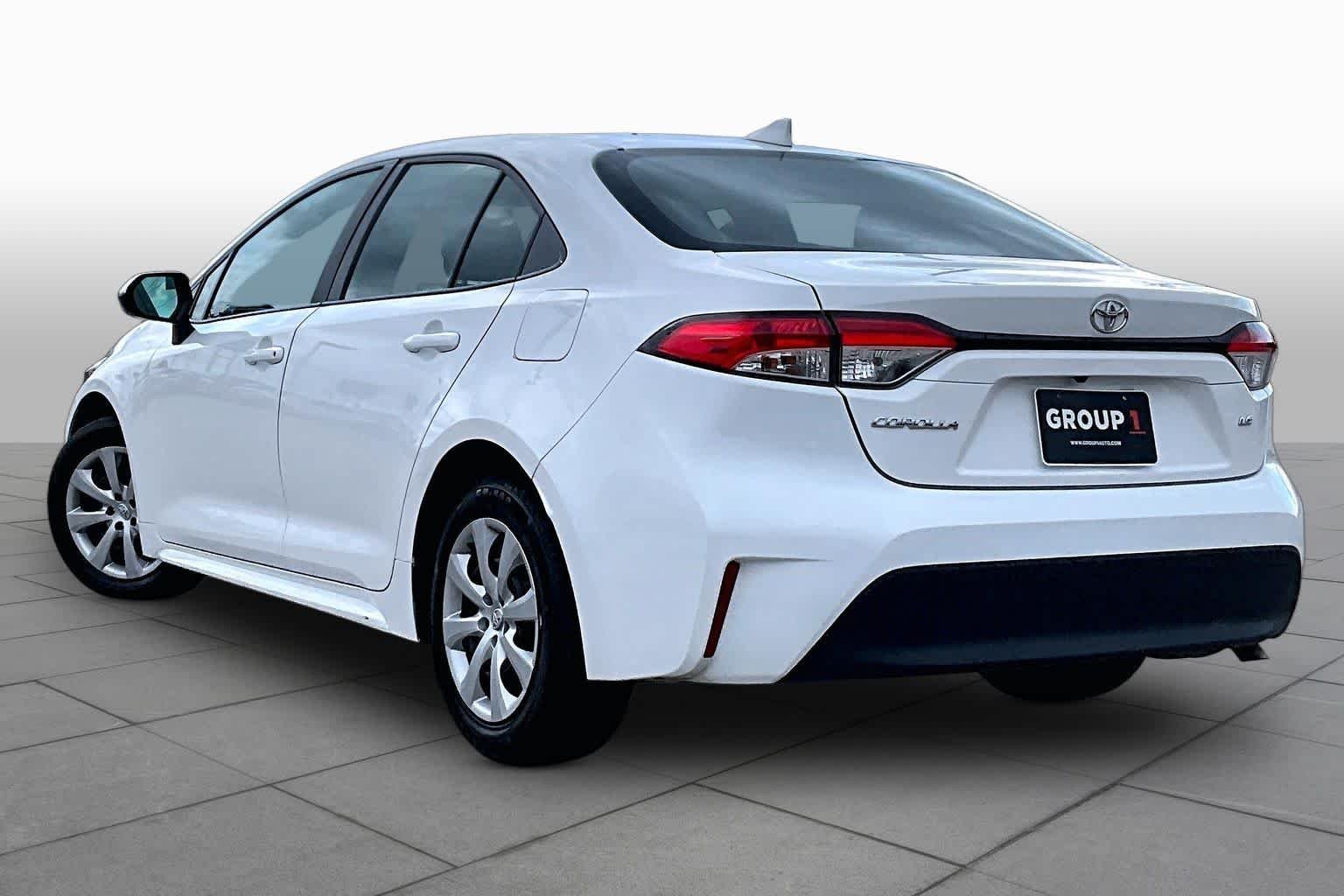 Used 2025 Ice Cap Toyota LE image 12
