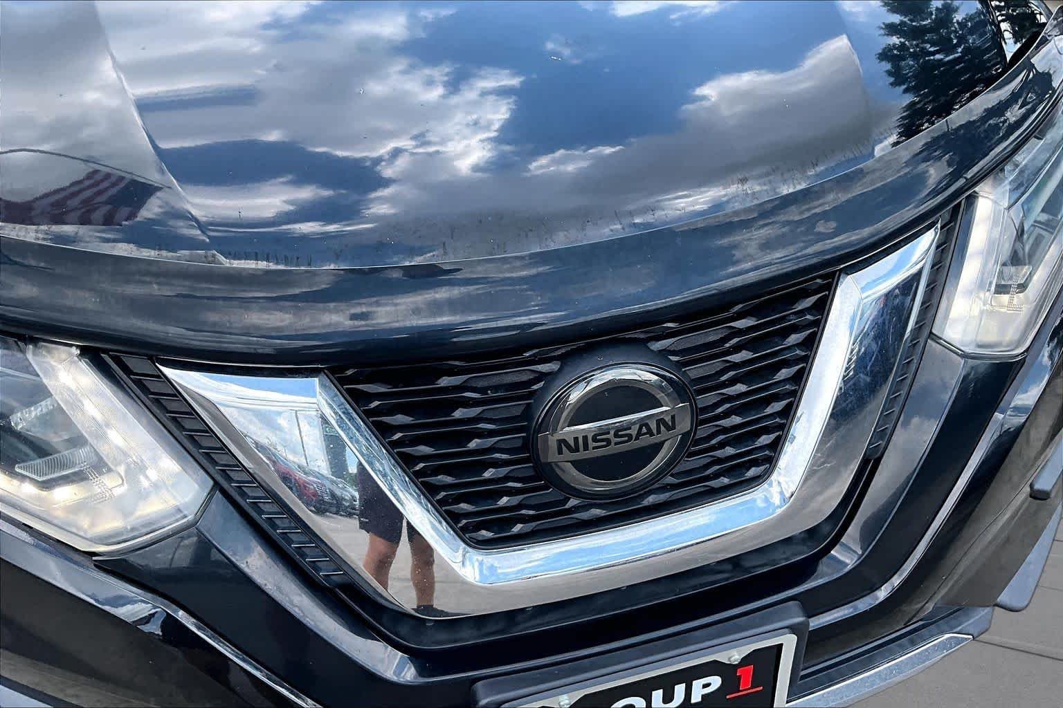 Used 2020 MAGNETIC BLACK Nissan SV image 28