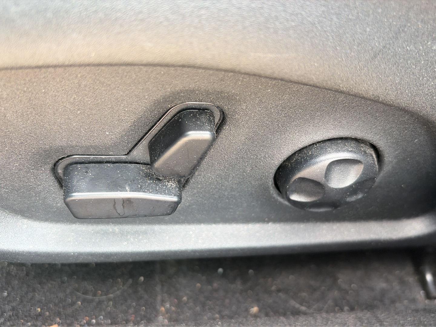 Used 2020 Laser Blue Pearlcoat Jeep Latitude image 7