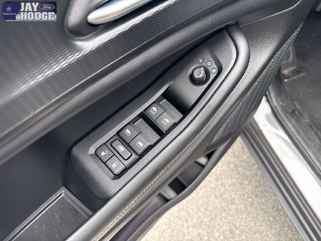 Used 2025 Gray Jeep Altitude image 21