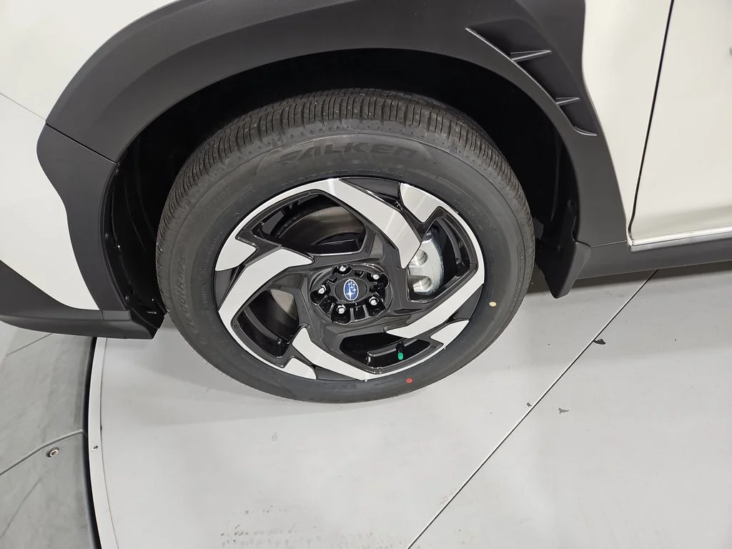 New 2026 CRYSTAL WHITE PEARL Subaru Limited Hybrid image 27