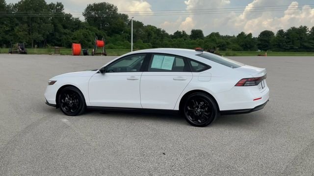 Certified Used 2025 Platinum White Pearl Honda SE image 6