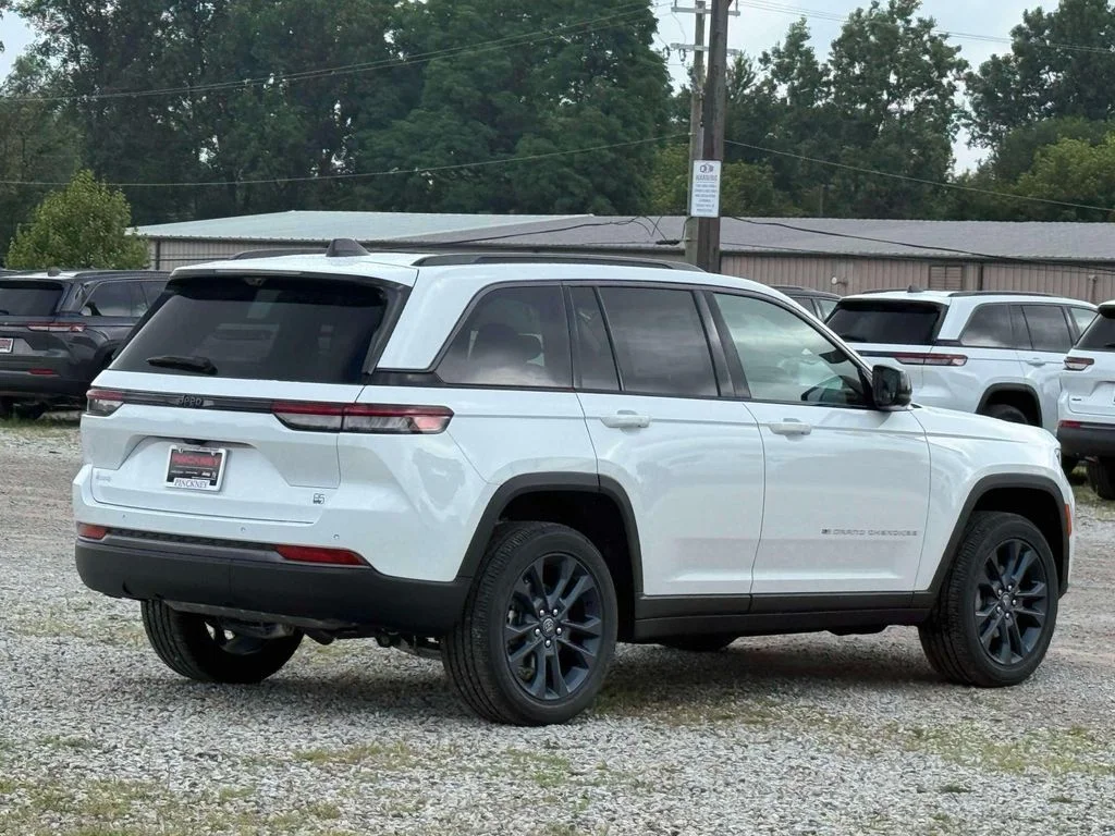 New 2026 Bright White Clear-Coat Exterior Paint Jeep Limited image 7