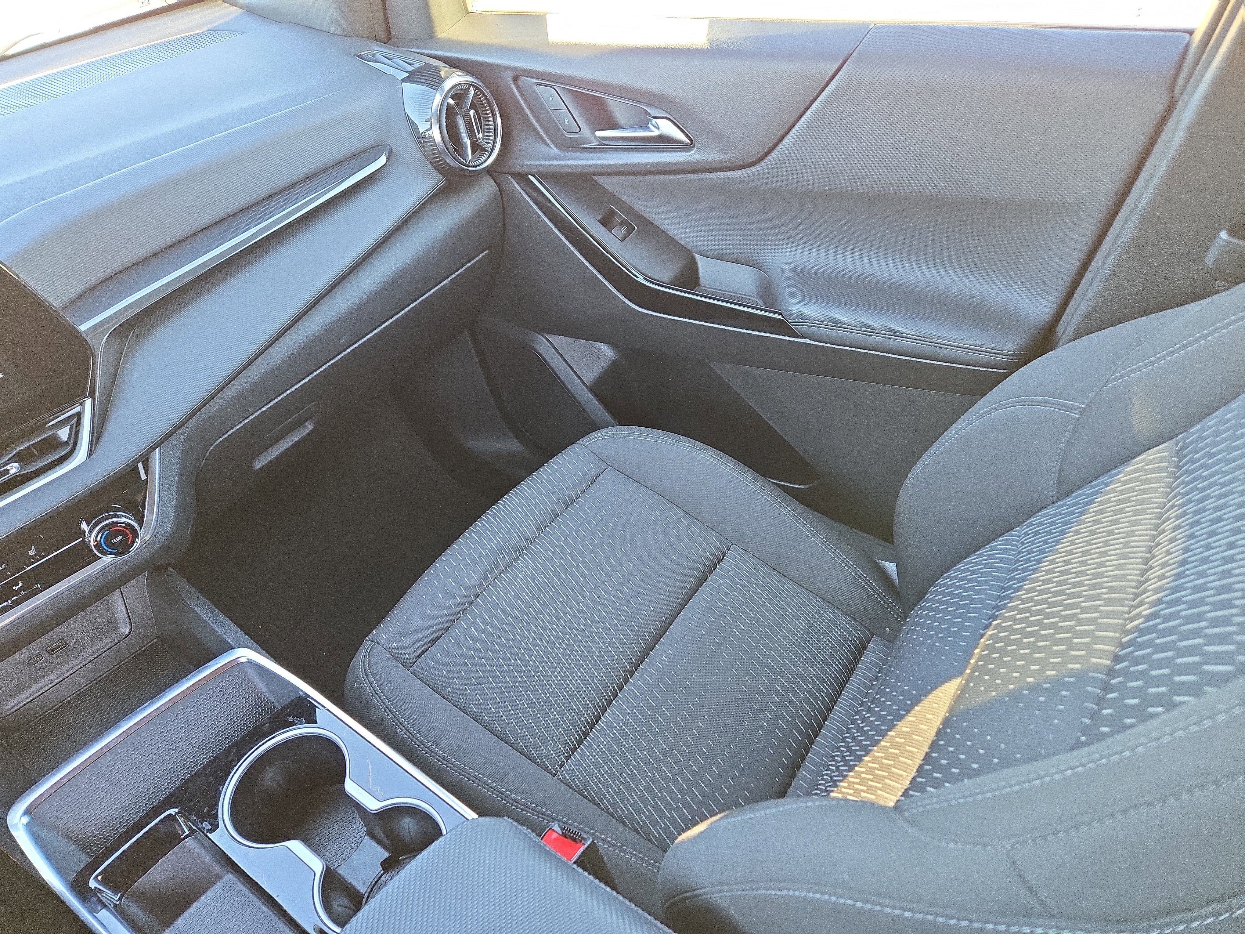 2025 Chevrolet Equinox LT - Photo 18