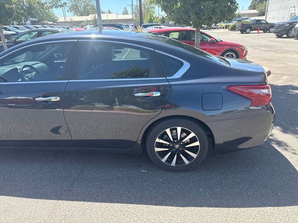 Used 2018 Blue Nissan 2.5 SL image 10