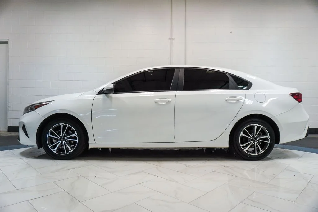 Used 2024 White Kia LXS image 28
