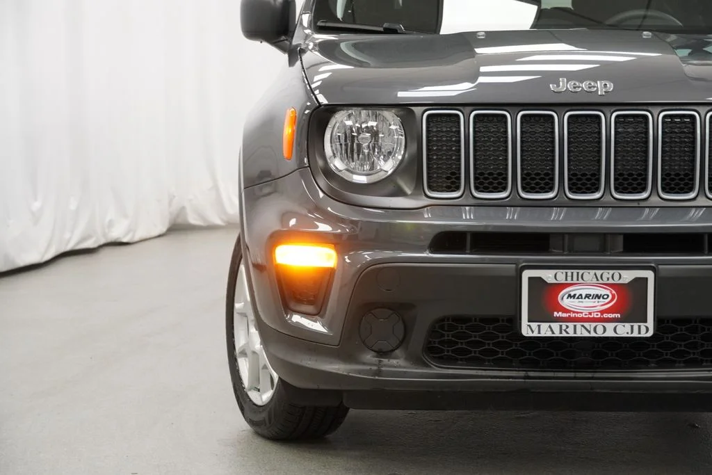 Used 2023 Gray Jeep Latitude image 6