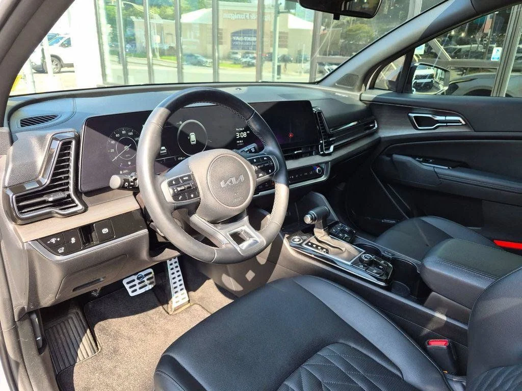 Used 2023 White Kia X-Pro Prestige image 14