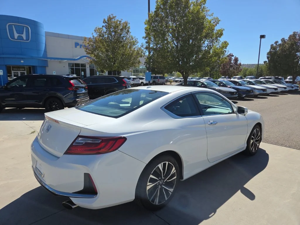Used 2017  Honda EX-L image 5