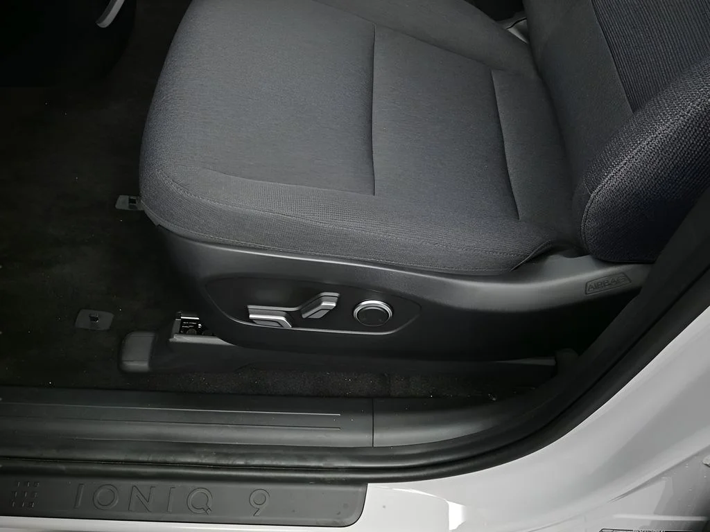 New 2026 Cyber Gray Hyundai SE image 23