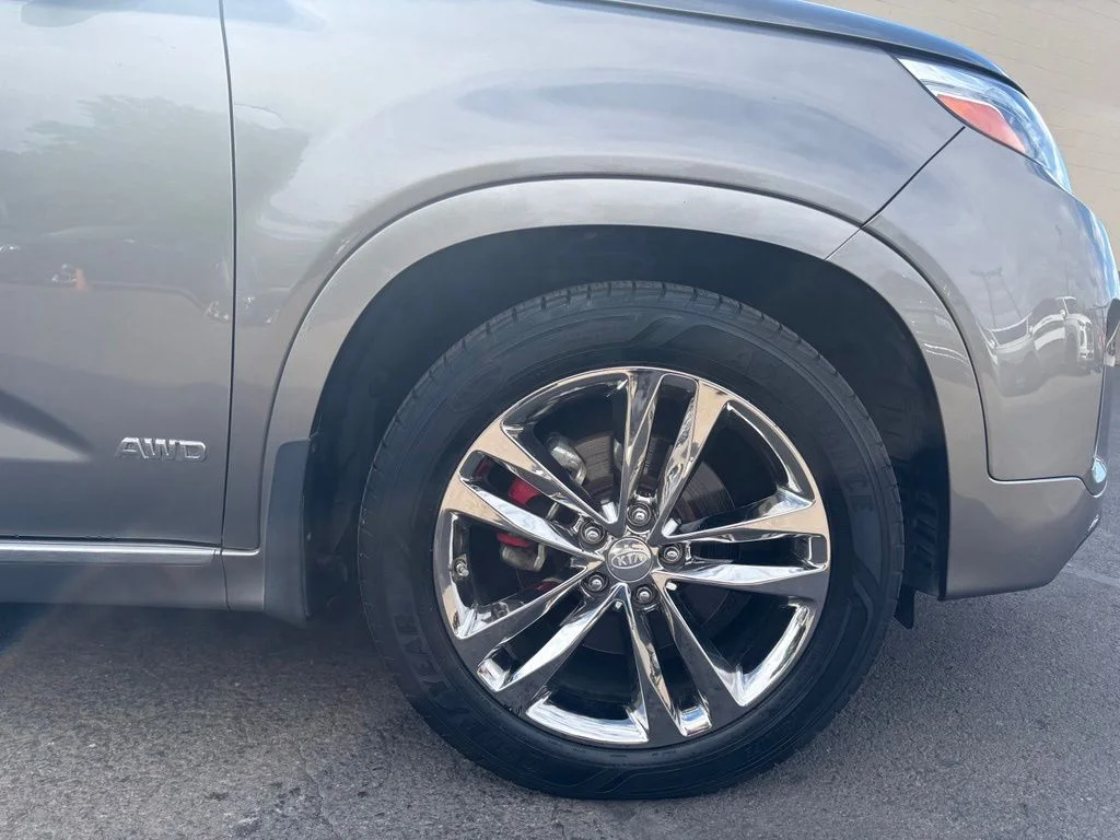 Used 2014 Titanium Silver Kia Limited V6 image 2