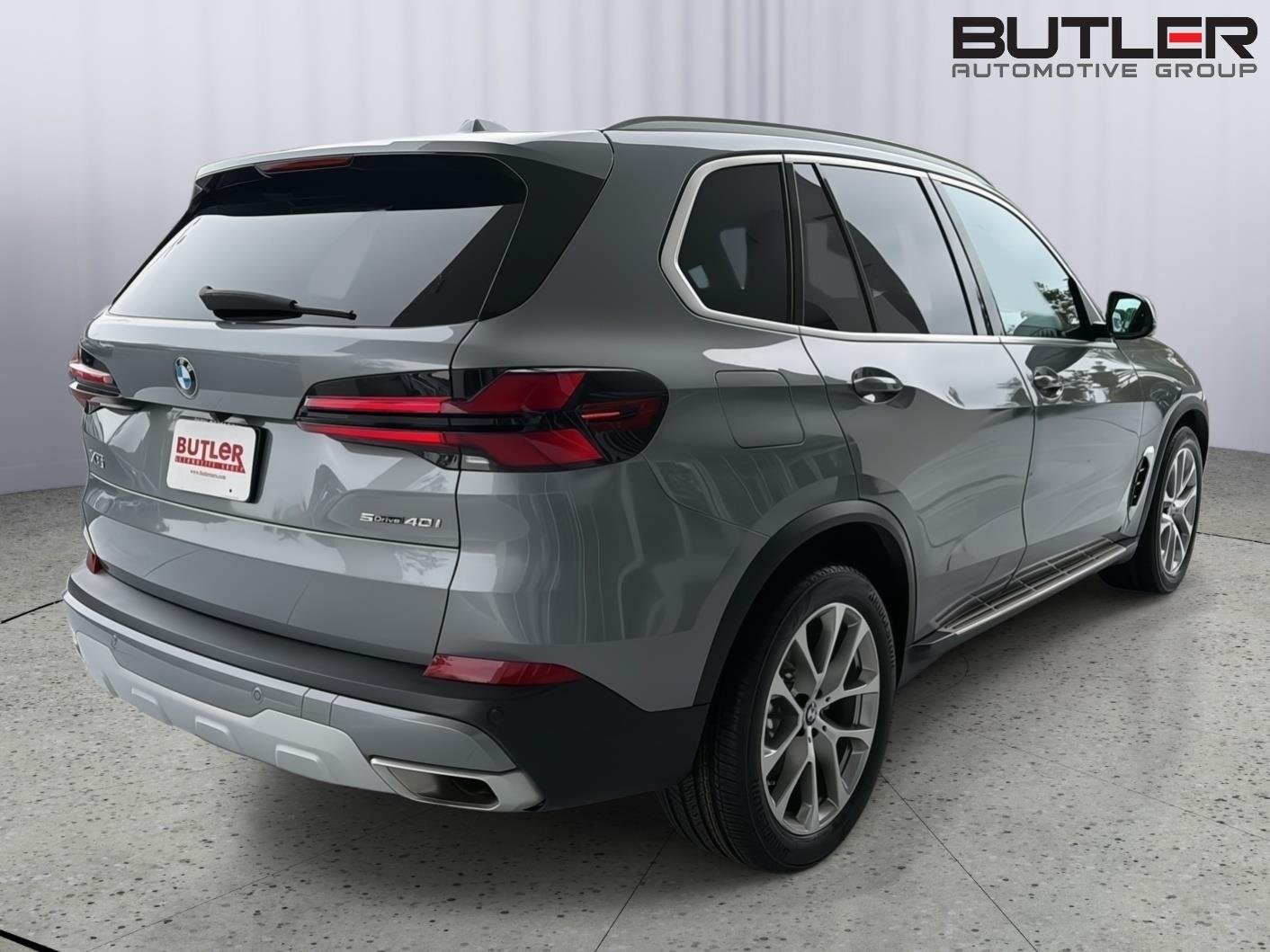Used 2024 Skyscraper Grey Metallic BMW sDrive40i image 6