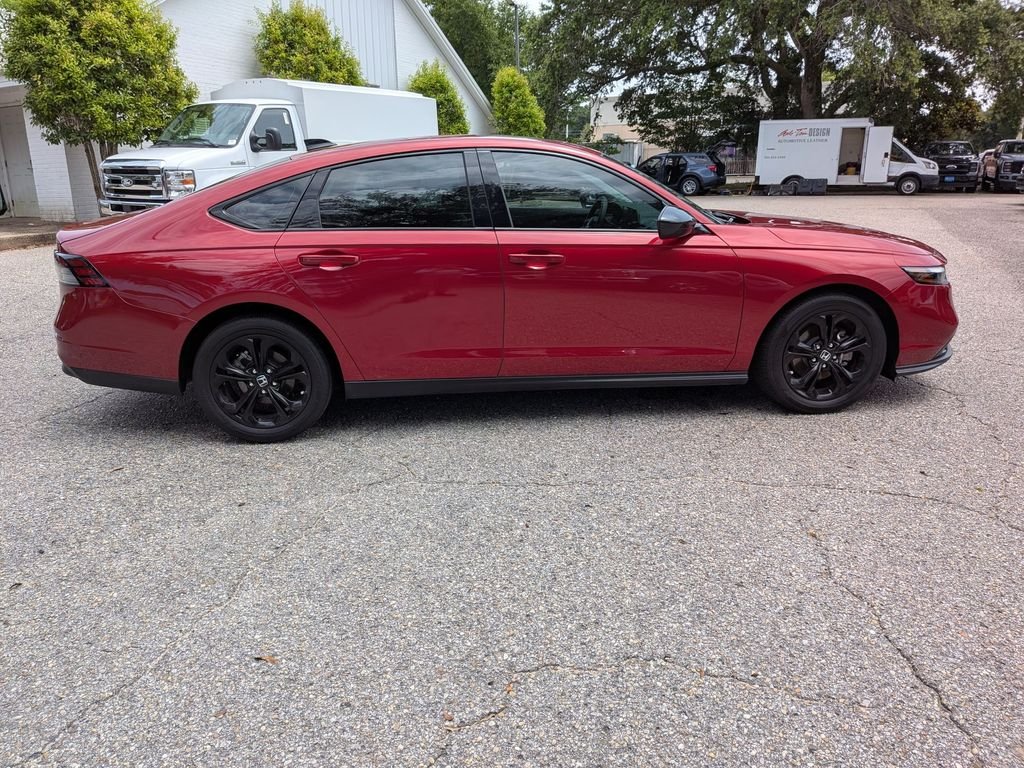 Used 2025 Red Honda SE image 6