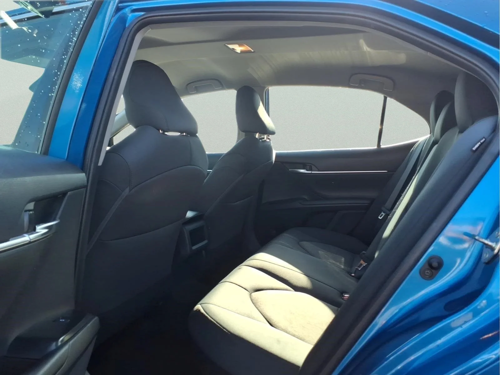 Used 2020 Blue Toyota LE image 11