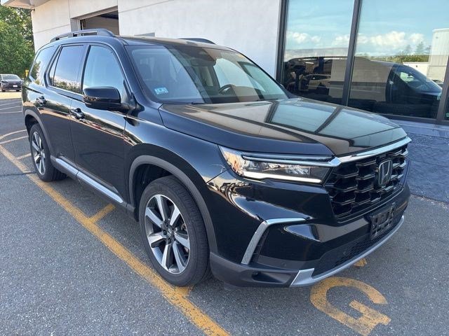 2023 Honda Pilot Touring AWD's photo