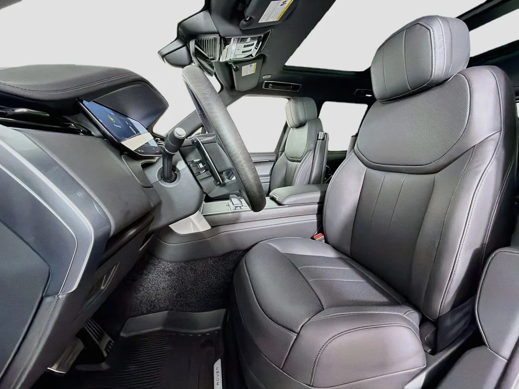 New 2026 Varesine Blue Land Rover SE image 22
