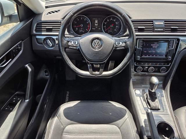 Used 2018 Silver Volkswagen 2.0T SEL Premium image 15