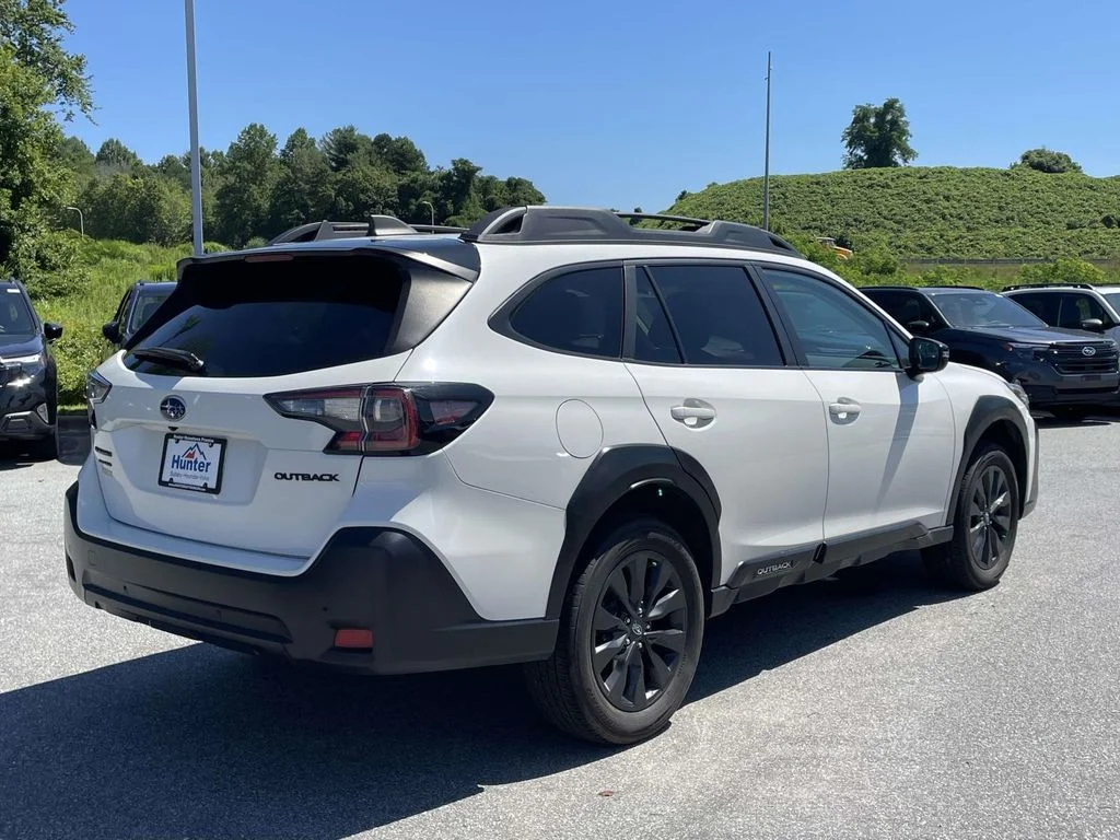 Used 2023 Crystal White Pearl Subaru Onyx Edition image 27