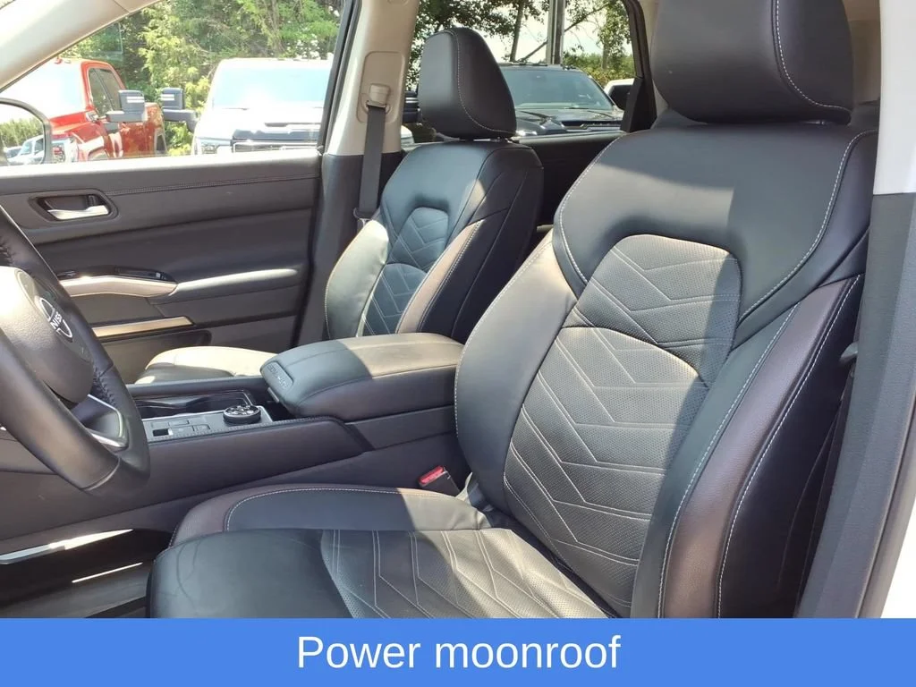 Used 2023 White Nissan Platinum 4WD image 19