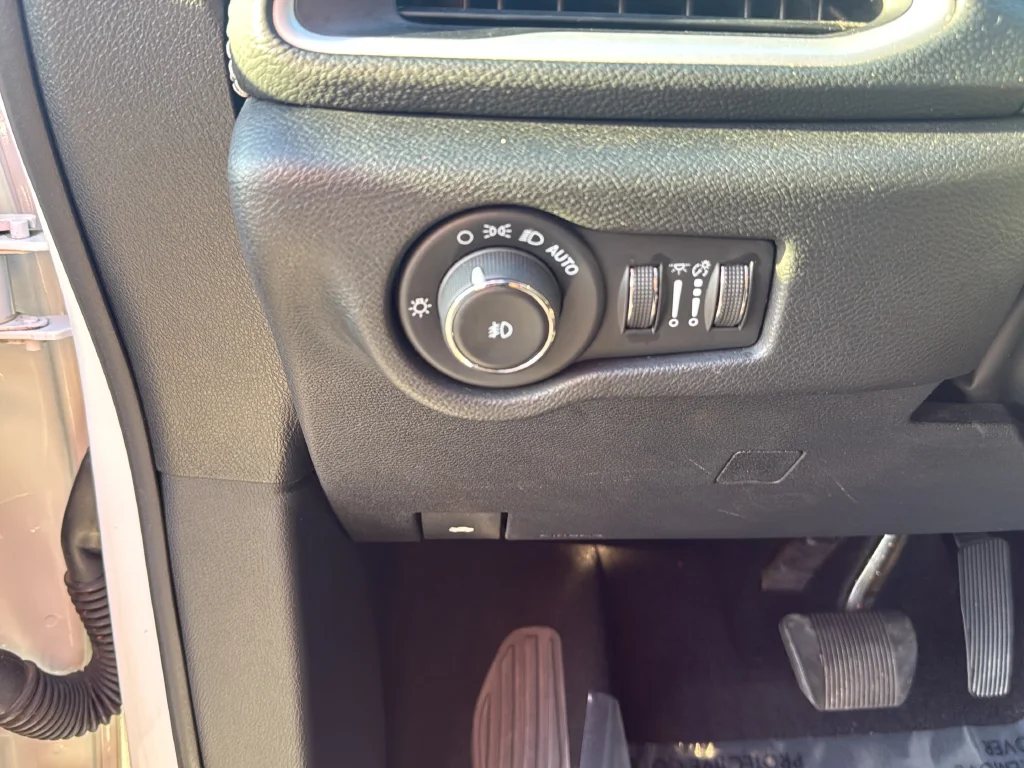 Used 2024 White Chrysler Select S Appearance image 25
