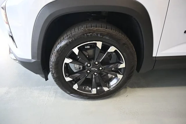 New 2027 Polar White Tricoat Chevrolet RS image 30