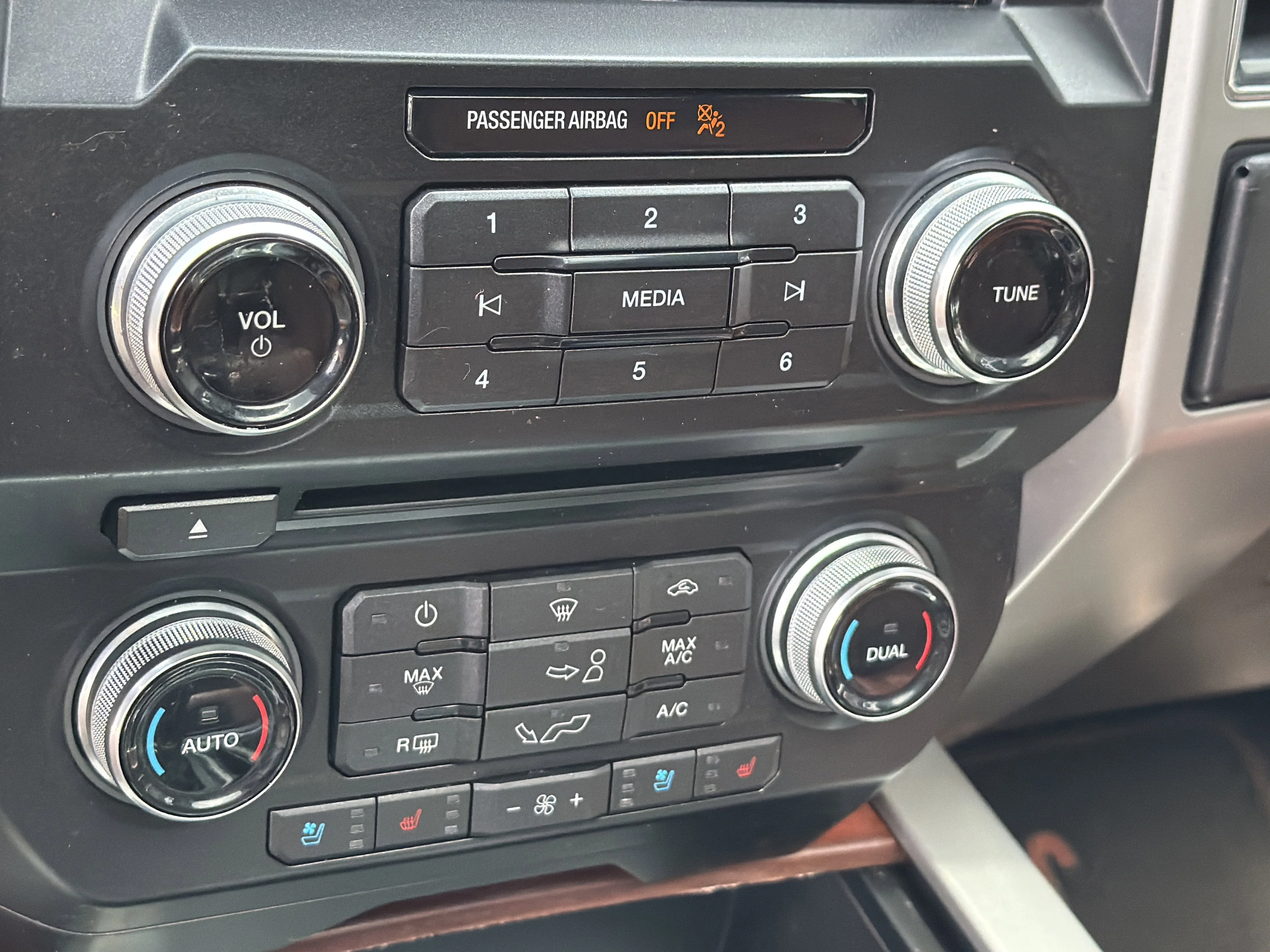Used 2018 White Gold Ford King Ranch image 26