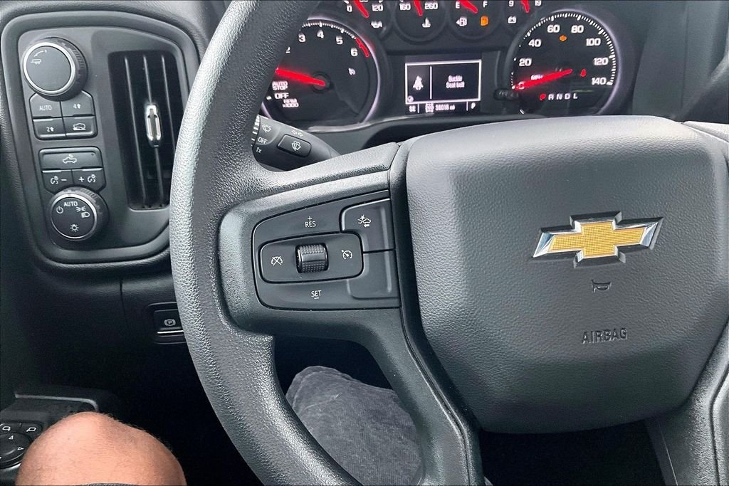 Used 2025 White Chevrolet Custom image 9