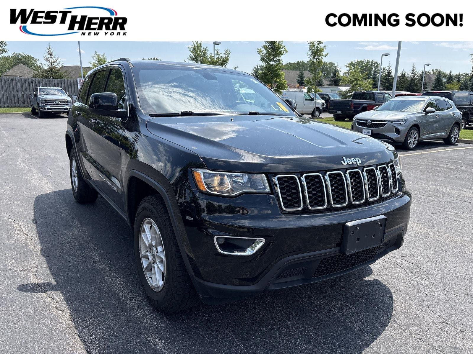 Used 2020 Diamond Black Crystal Pearl Jeep Laredo image 1