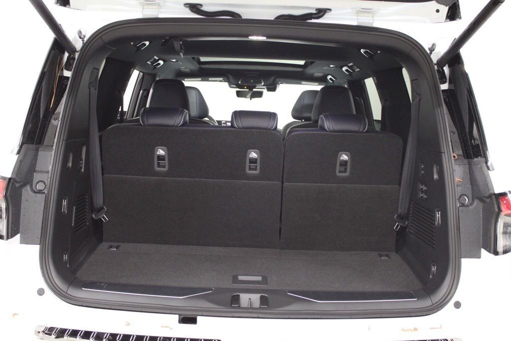 Used 2026 White INFINITI SPORT image 46