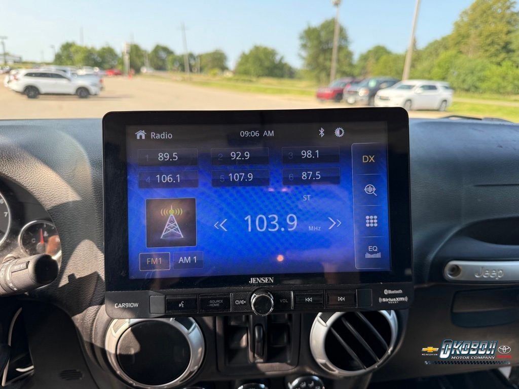 Used 2015 White Jeep Unlimited Sahara image 12